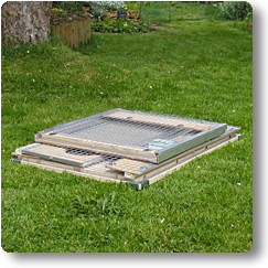 The flat-pack-rat-flat Travel house packed flat